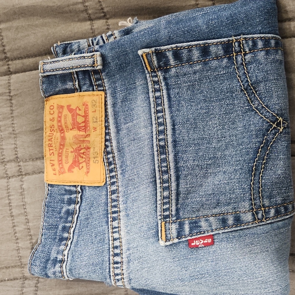 Levi's Classic Blue Ripped Jean Shorts Size 32! - Picture 11 of 11